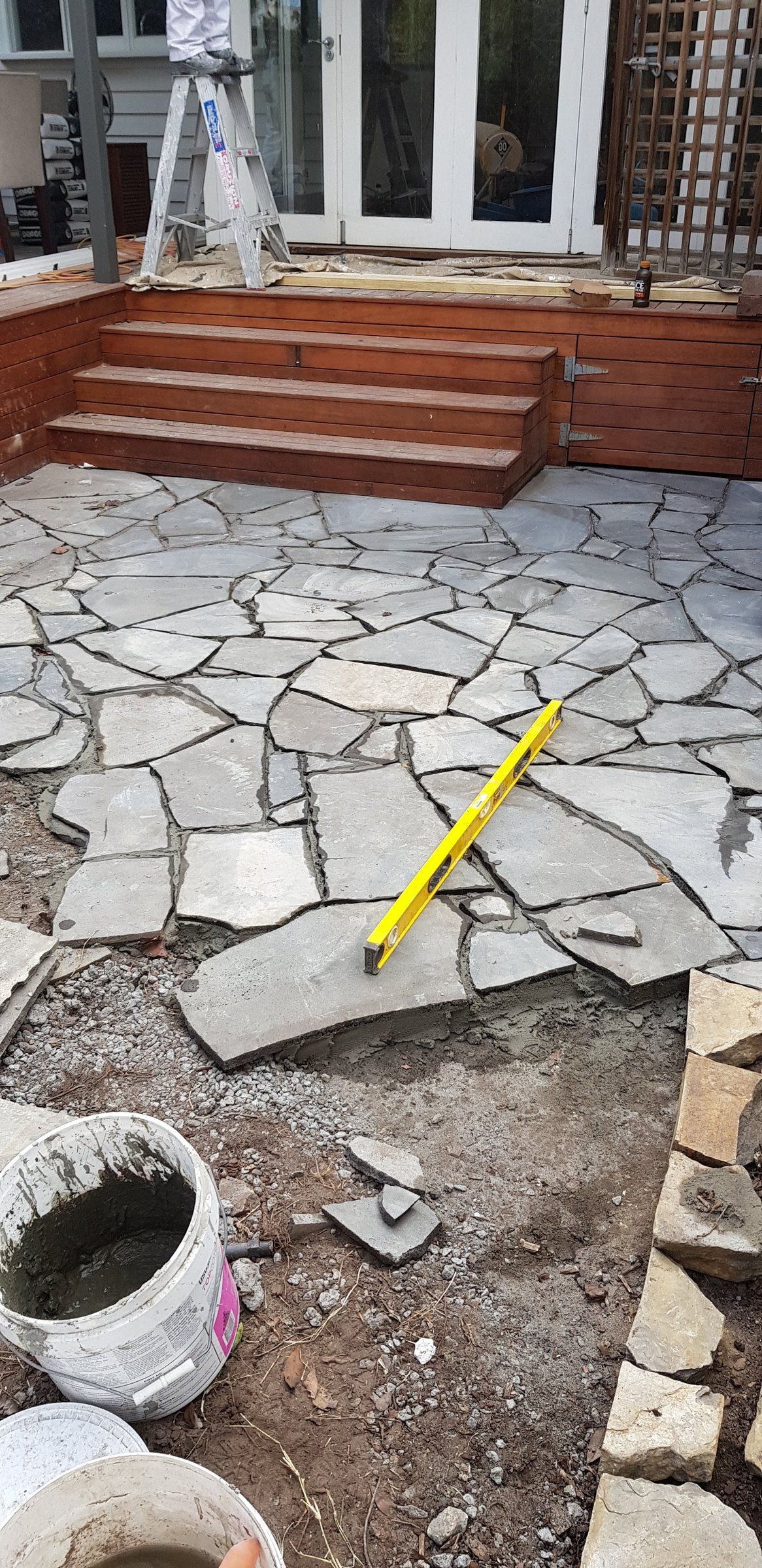Crazy pave, level on the stones