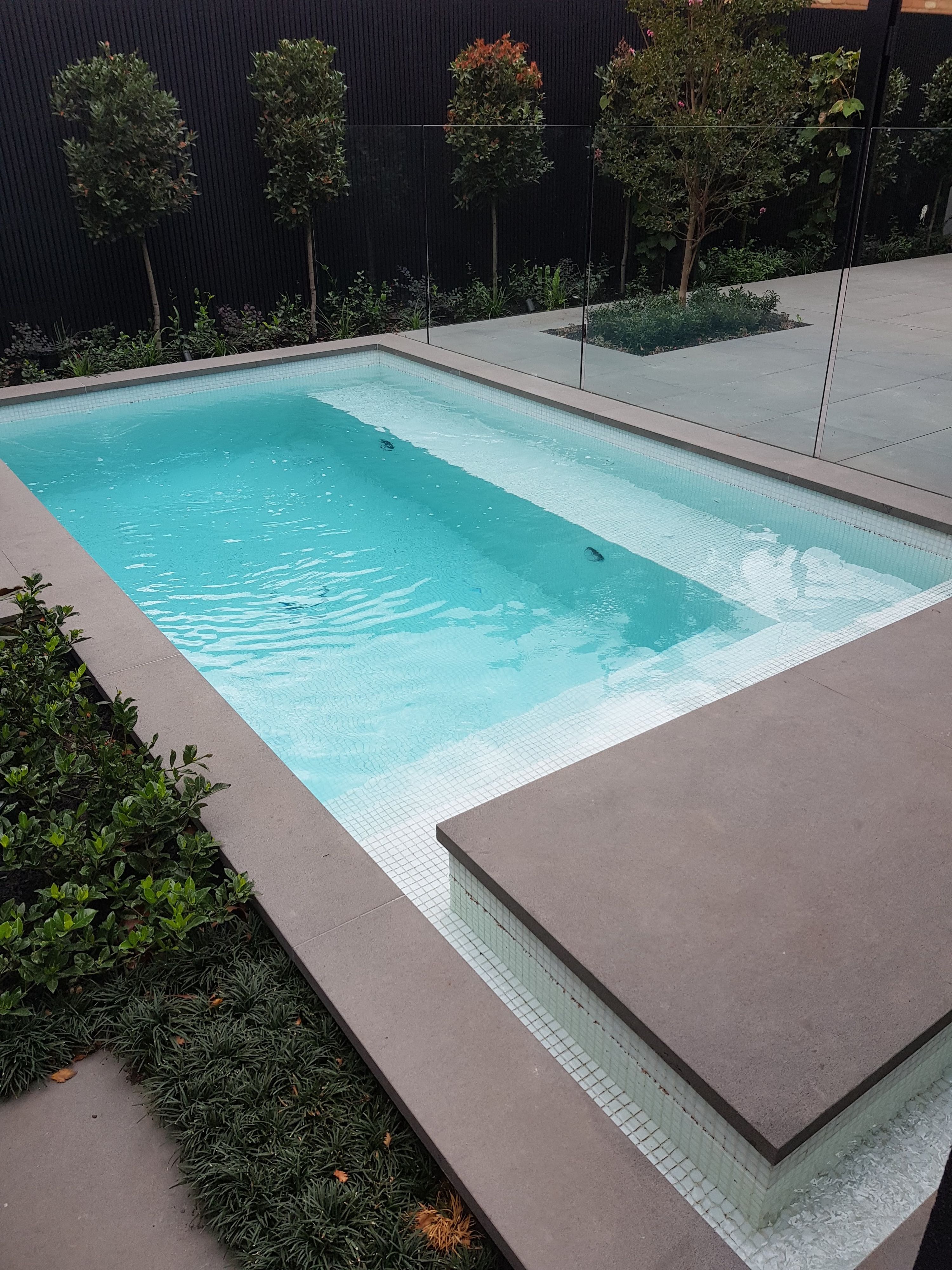 Large format paving with tight consistent joints